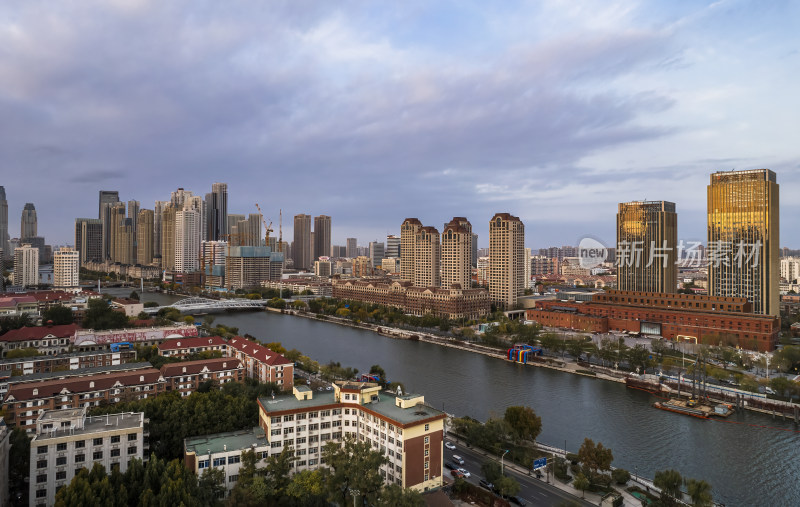 天津海河风景线小白楼商圈城市建筑日落风光