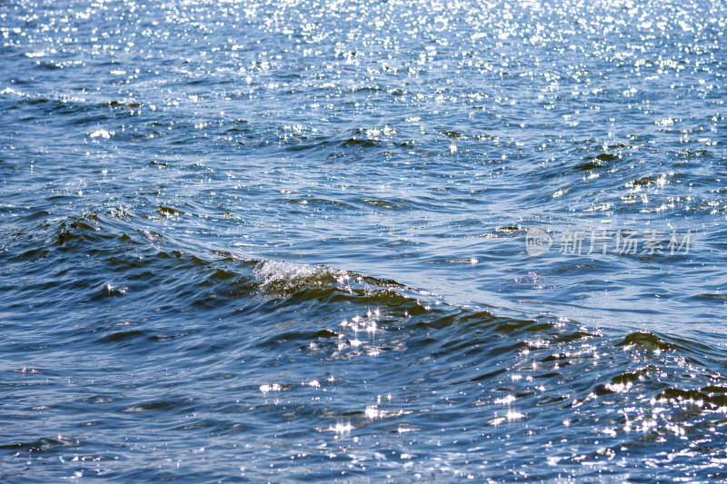 湛蓝发光的海面水浪空镜 昆明滇池
