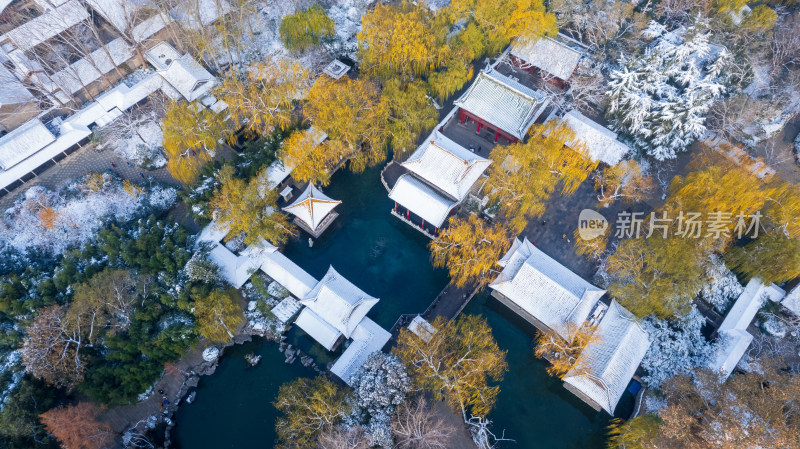 山东济南大明湖趵突泉泉水冬天雾气雪景