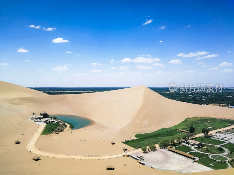 敦煌鸣沙山月牙泉风景