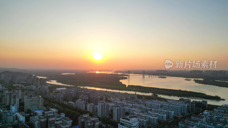 航拍湖北襄阳汉江城市日落