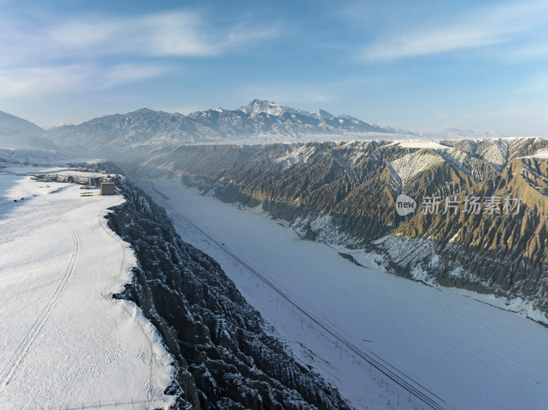 新疆北疆独山子大峡谷纹理雪山高空航拍