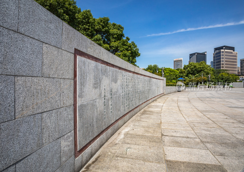 上海外滩外白渡桥陆家嘴黄浦江城市景观