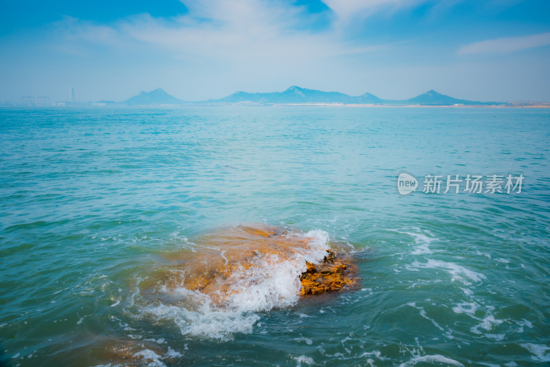 海浪礁石大海海岸线