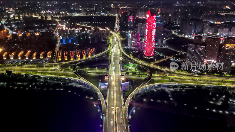 江西南昌新力中心朝阳大桥夜景航拍图