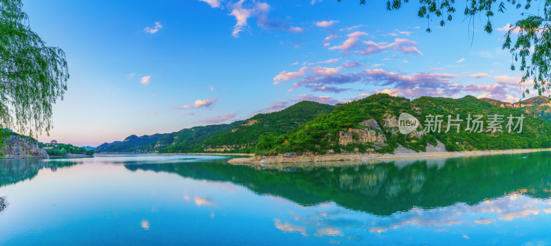 青山绿水美丽湖景