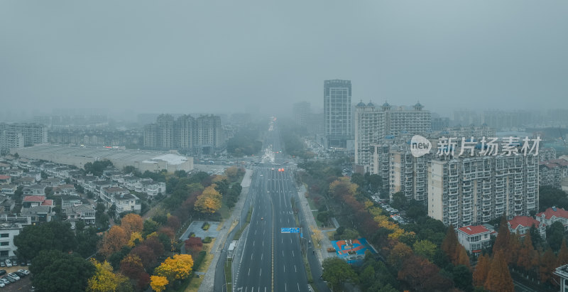 航拍雨雾天气下的昆山城镇风光