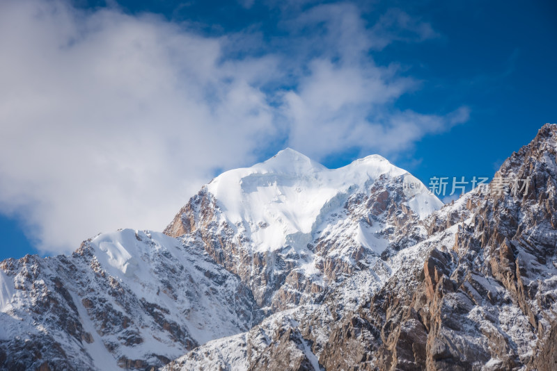 新疆天山山脉雪山山峰