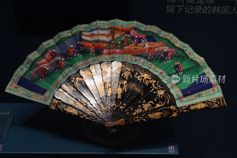 传统彩绘工艺折扇特写