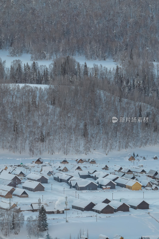 新疆北疆阿勒泰禾木冬季雪景童话世界航拍