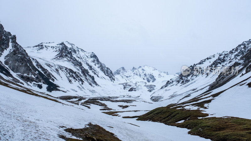 新疆伊犁那拉提雪山风光