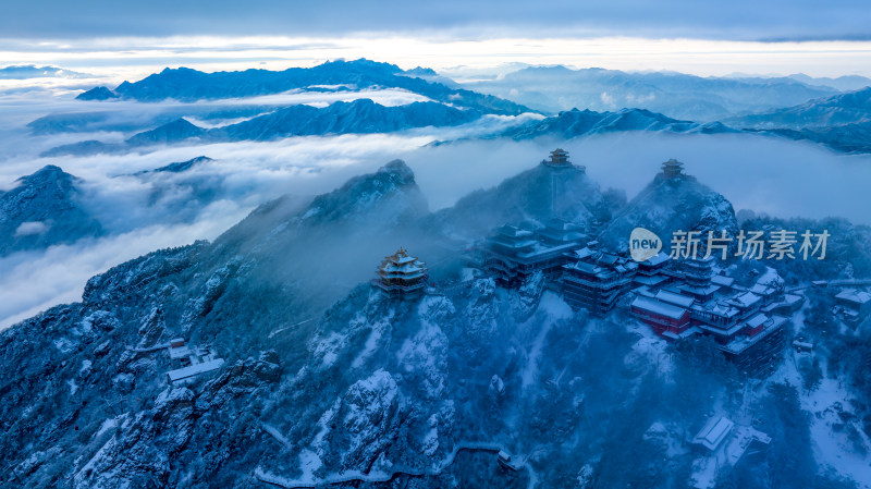 洛阳老君山金顶建筑群雪后云海自然风景