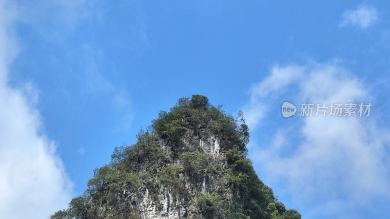 航拍喀斯特地貌山峰山顶特写蓝天白云背景