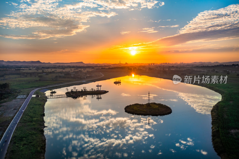 枣庄蟠龙河鹭鸣岛观景台夕阳