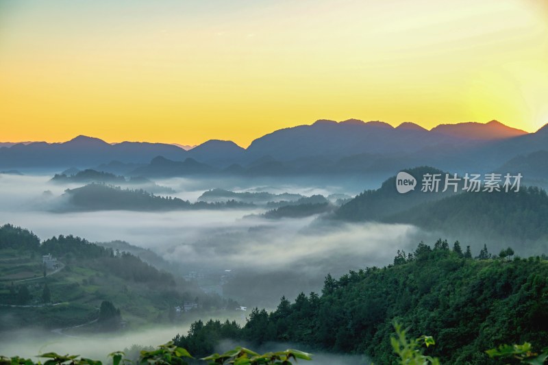 重庆酉阳：破晓时分的壮丽山河