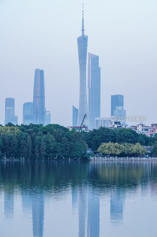 广州海珠湖望珠江新城摩天大楼建筑群