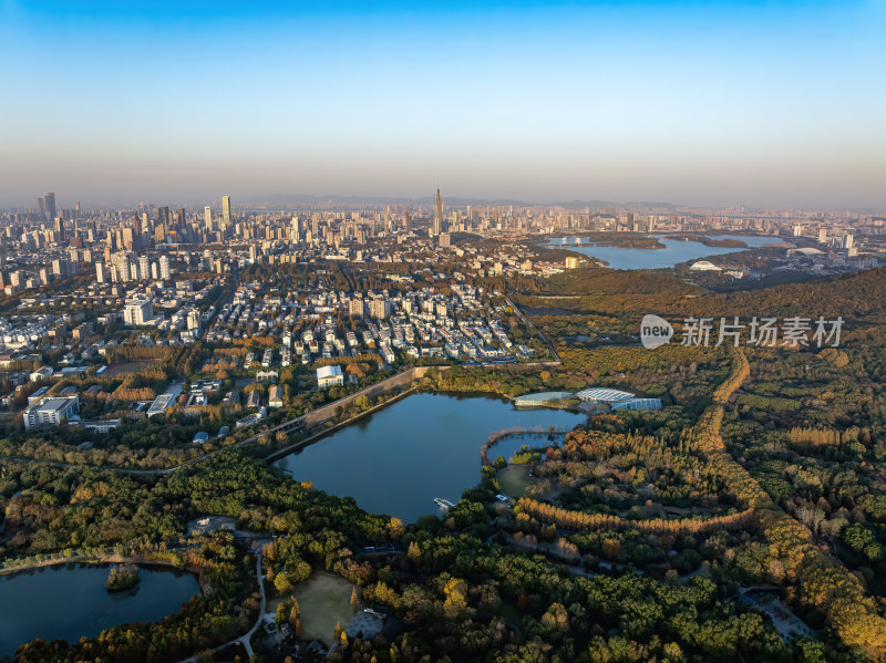 江苏南京灵山风景区前湖秋天秋色航拍