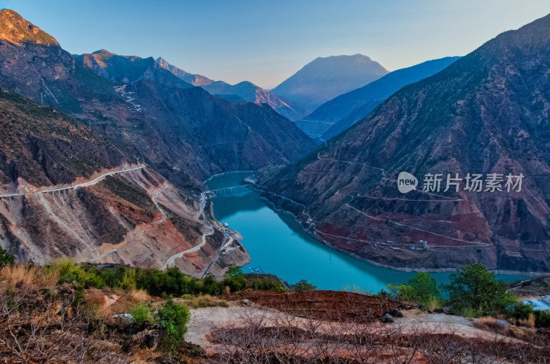 云南丽江去泸沽湖路上山谷水库湖泊