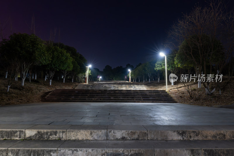 夜晚的台阶