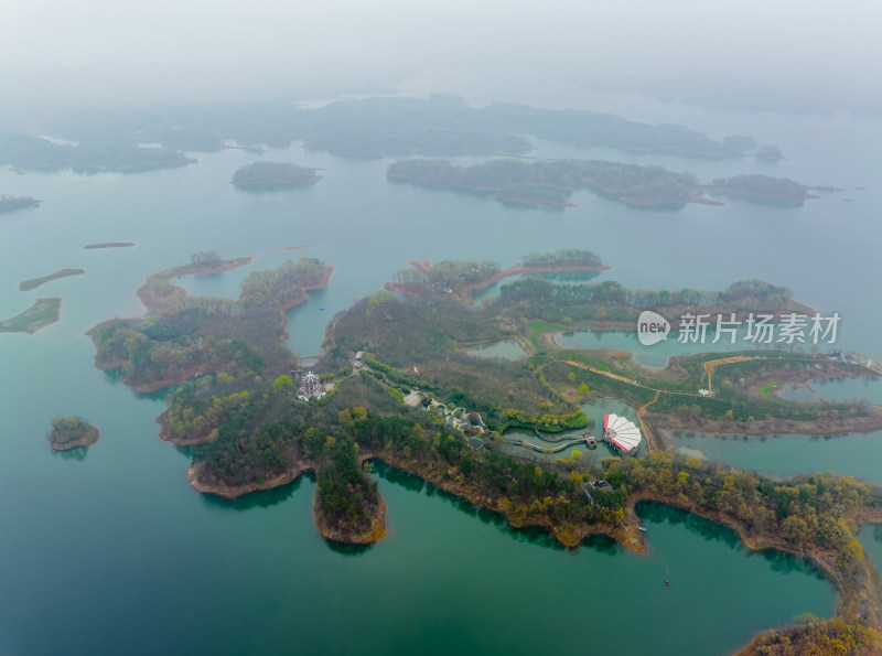 航拍夏季河南信阳南湾湖茶岛风光