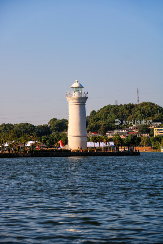 黄石磁湖景区城市风光，眺望城市天际线