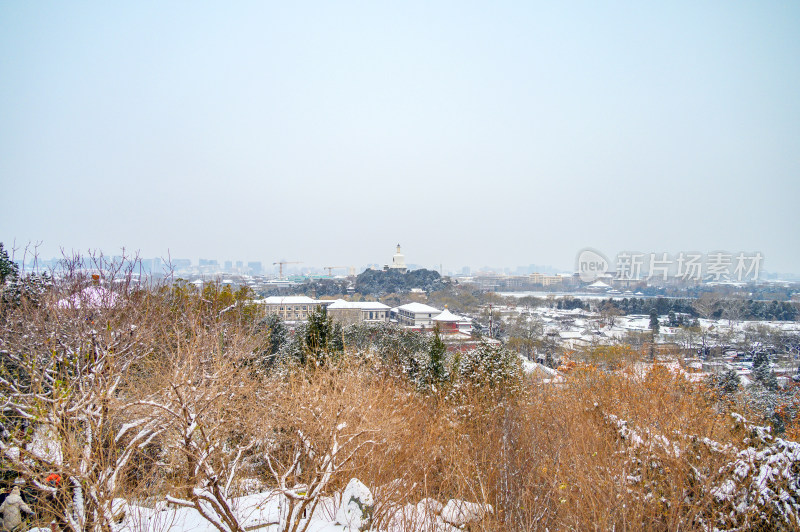北京景山公园雪中古建筑风光