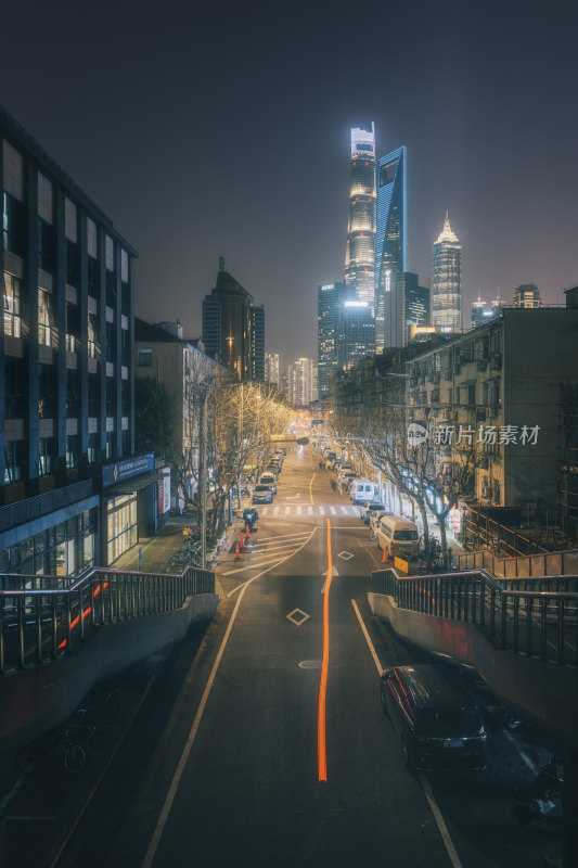 上海栖霞路天桥与街道车轨夜景