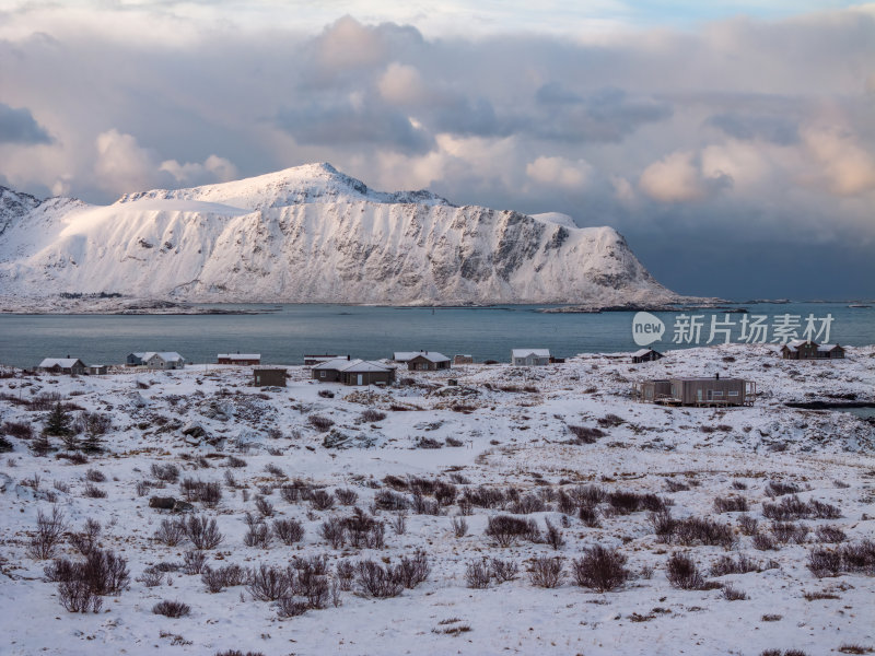 挪威罗弗敦群岛北极圈雷纳冬季雪景高空航拍