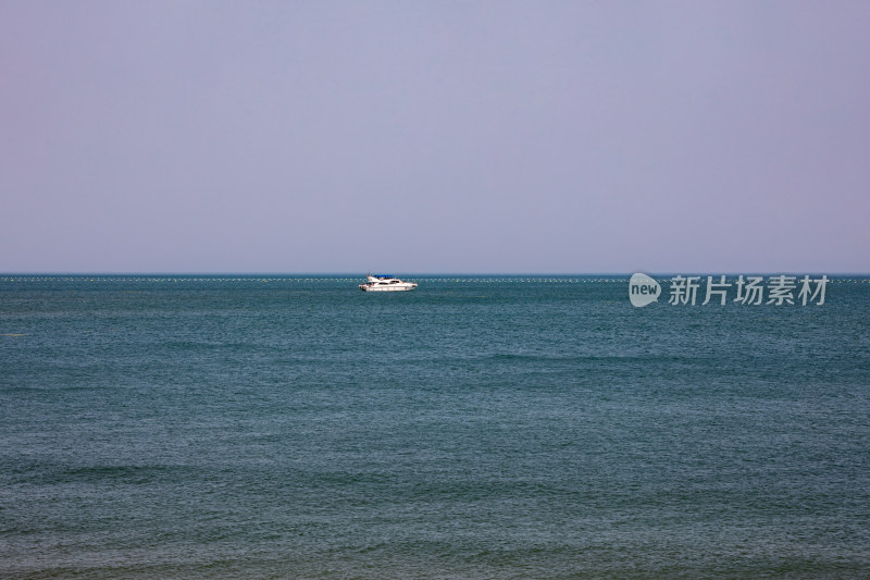 山东日照灯塔海滨海滩海天自然景观