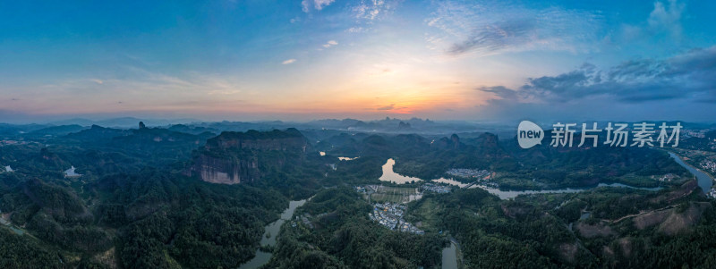 广东韶关丹霞山景区丹霞地貌航拍全景图