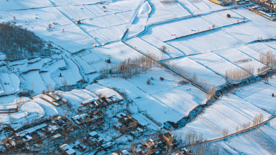 冬季大雪覆盖大地农田航拍