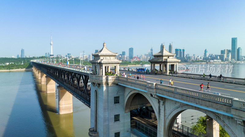 武汉长江大桥与武汉马拉松赛事