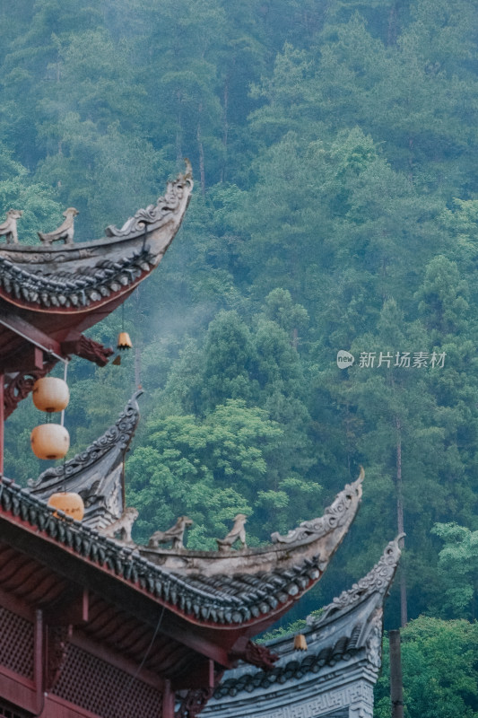 雨天烟雨朦胧的凤凰古城