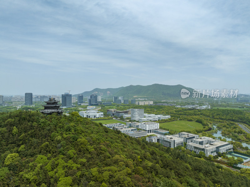 航拍晴朗天气蓝天白云下的苏州高新区科技城