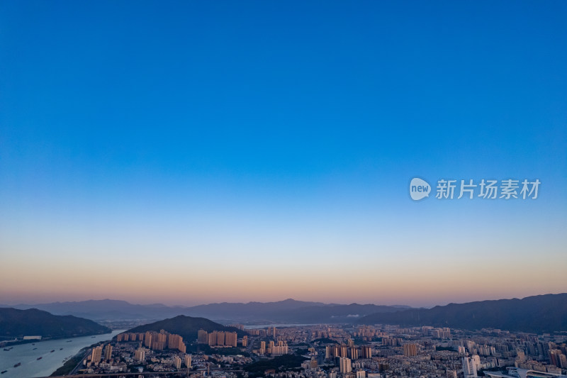 广东肇庆城市清晨航拍摄影图