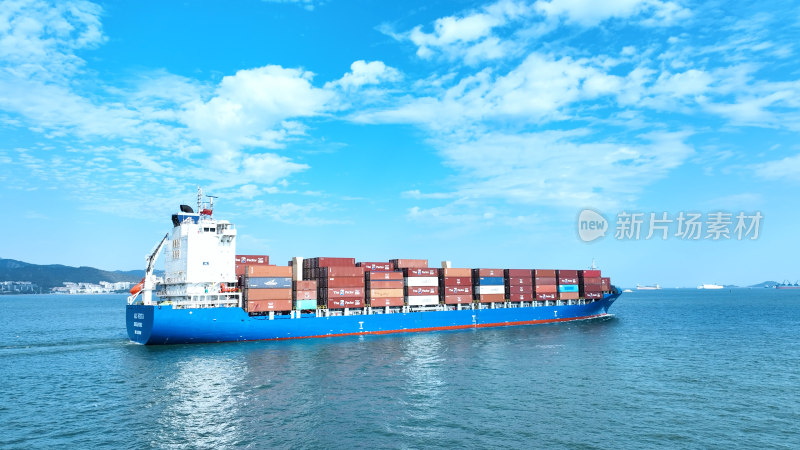 集装箱货船航拍轮船航行运输船海上丝绸之路