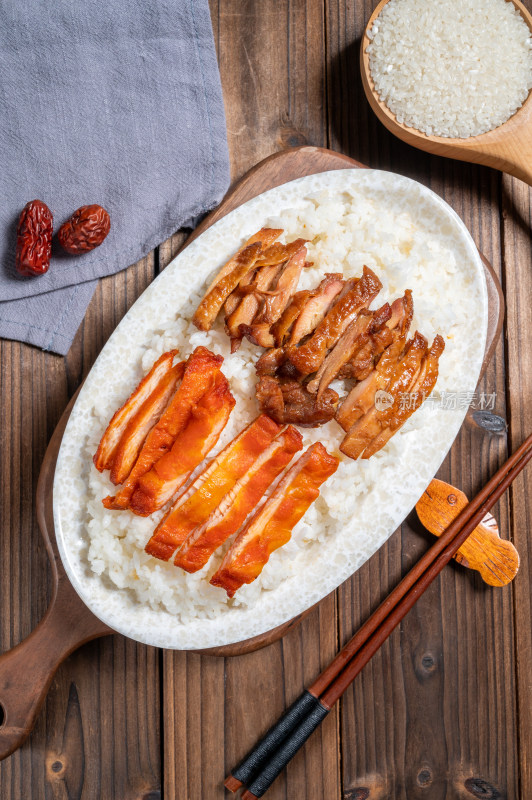 美味的双拼鸡排饭