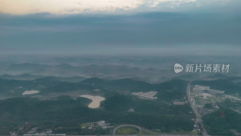 大自然清晨山川迷雾航拍图