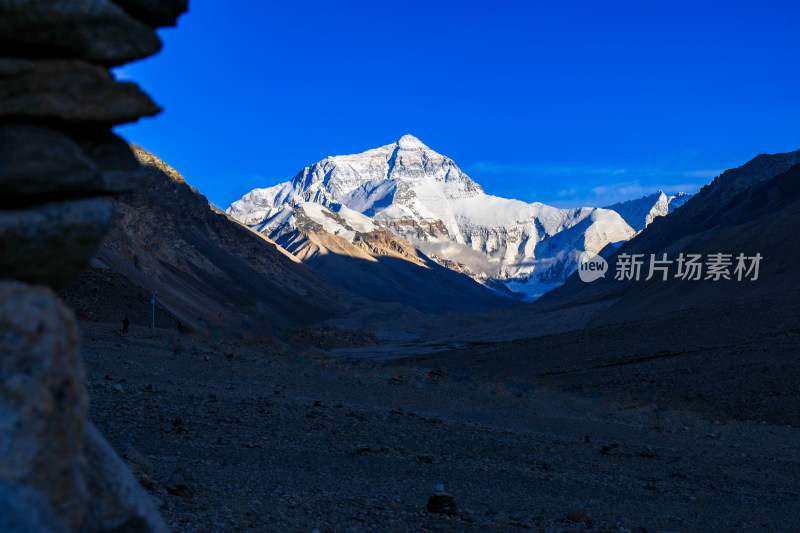 珠穆朗玛峰雪山