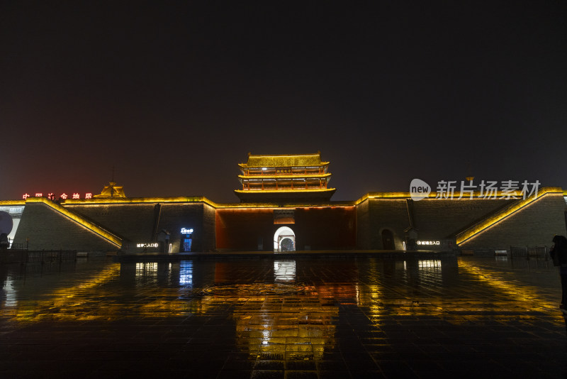 山西忻州古城南关大街雨夜风光