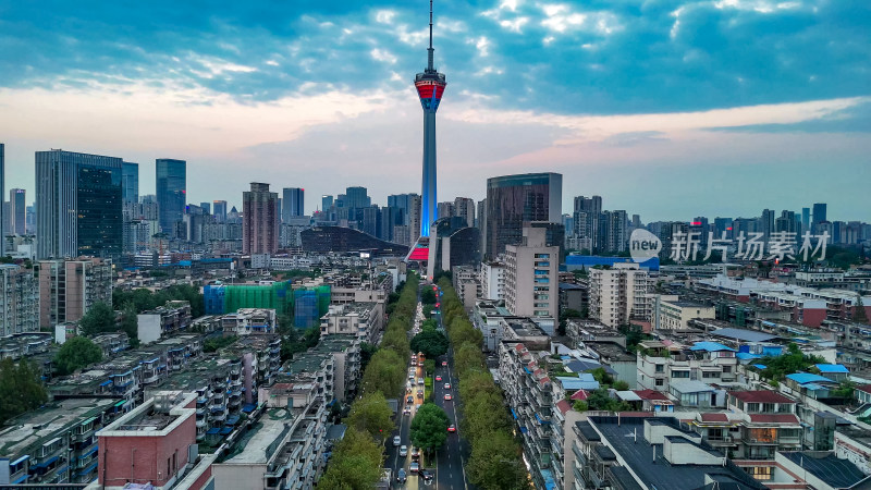 晚霞中的成都天府熊猫塔航拍图