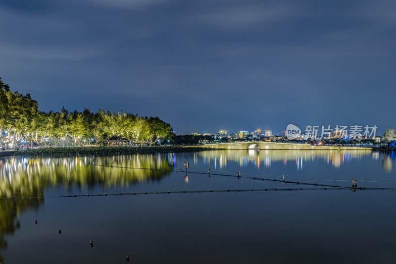 杭州西湖断桥景点夜景