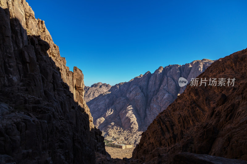 山谷中的圣凯瑟琳修道院