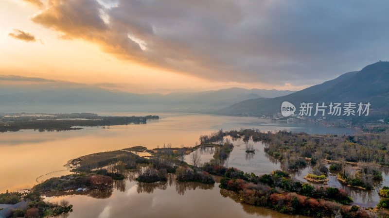 四川凉山州西昌早晨邛海湿地的朝霞