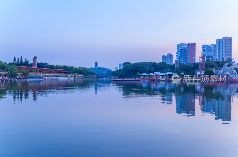 佛山千灯湖CBD城市摩天大楼建筑夕阳晚霞