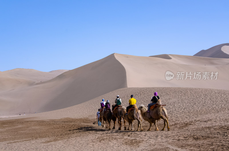 甘肃敦煌鸣沙山月牙泉旅游景区沙漠风光