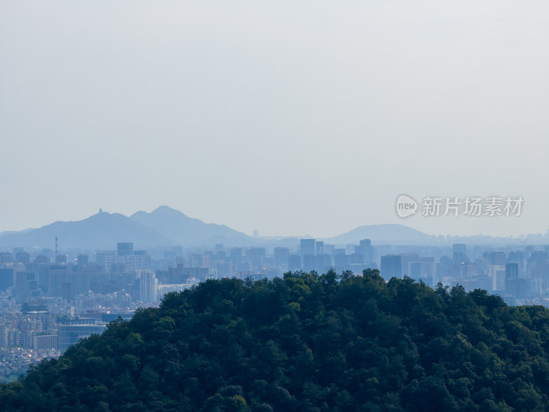 航拍杭州西湖群山和远处的建筑