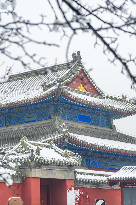 雪中古建筑尽显历史韵味