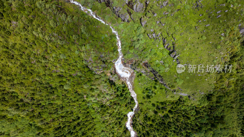 四川阿坝理县毕棚沟景区的高山瀑布