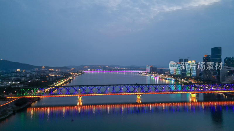 航拍湖北襄阳汉江大桥夜景